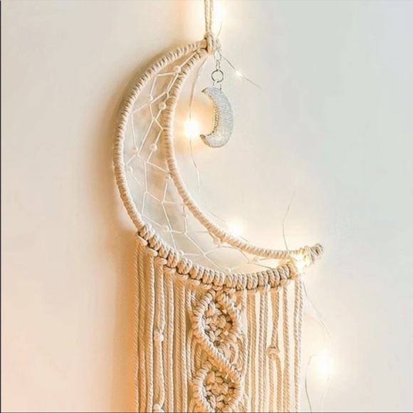 Trendy Moon Shaped Tassel Wall Decor - Picture 3 of 4